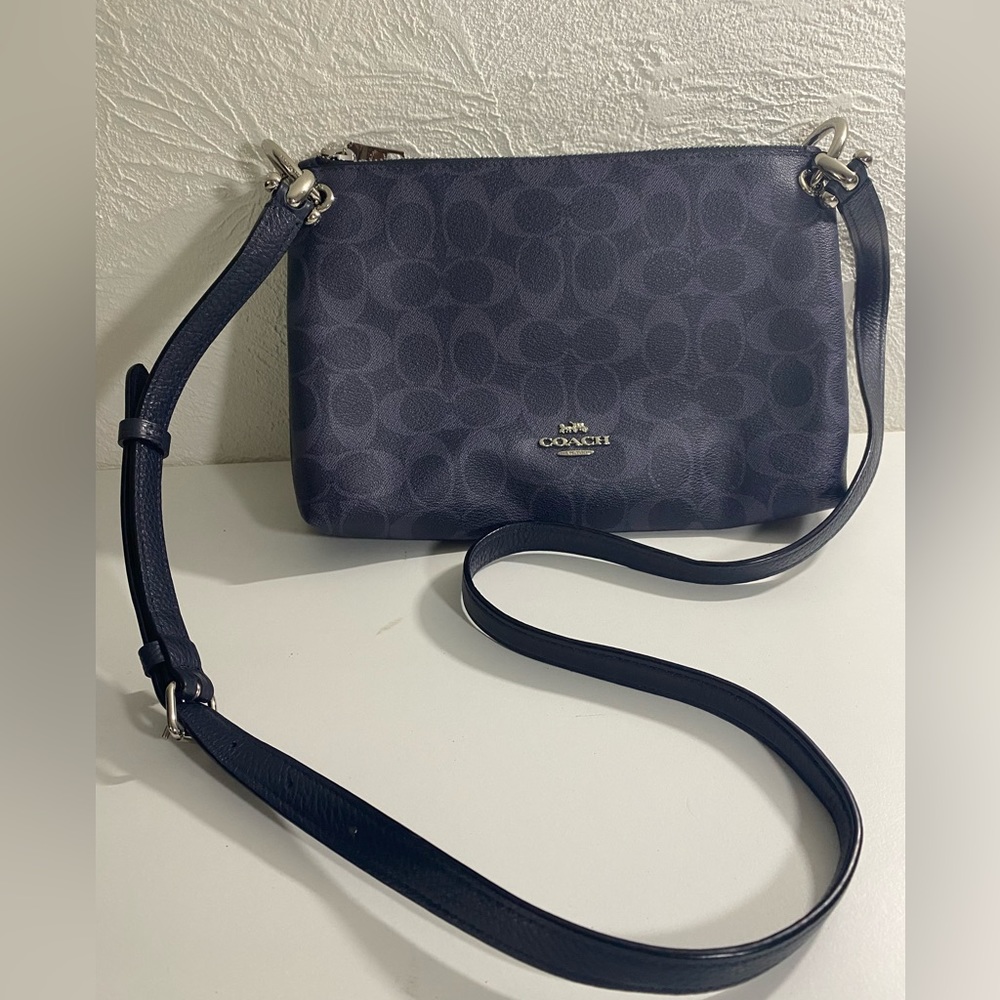 Coach crossbody purse. Like brand new. Navy blue, 3 compartment.